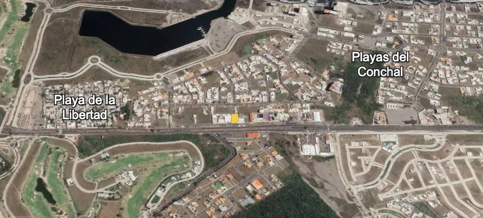 Mapa satelital de la zona señalando la ubicación del terreno con un punto amarillo, dentro del fraccionamiento Playas del Conchal